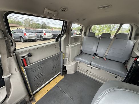 Used 2017 Dodge Grand Caravan SE w/ Power Window Group FWD image 25