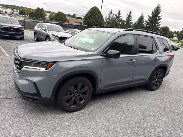 Used 2025 Honda Pilot Sport image 10