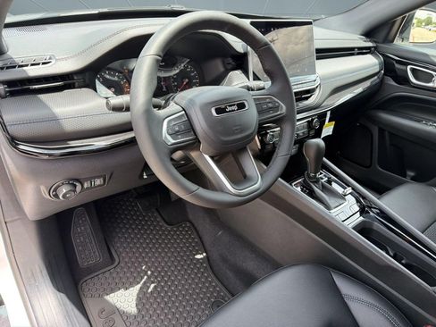 New 2026 Jeep Compass Latitude AWD/4WD image 4