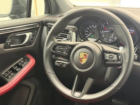 Certified 2025 Porsche Macan AWD/4WD image 15