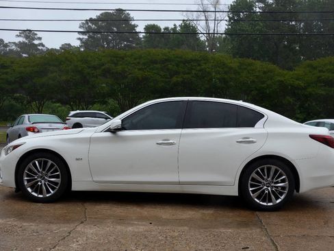 Used 2018 INFINITI Q50 Luxe RWD image 9