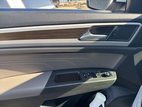 Used 2023 Volkswagen Atlas SE w/ Panoramic Sunroof Package image 9