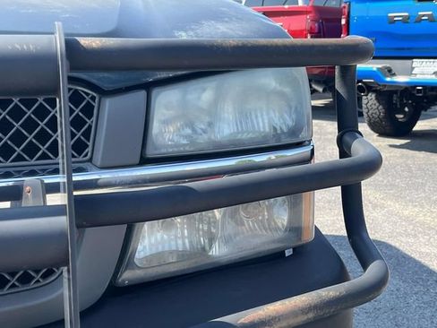 Used 2003 Chevrolet Silverado 2500 W/T w/ Skid Plate Package AWD/4WD image 9