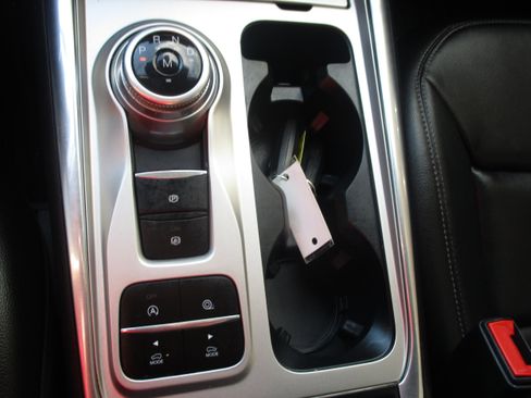 Used 2020 Ford Explorer XLT w/ Equipment Group 202A image 11