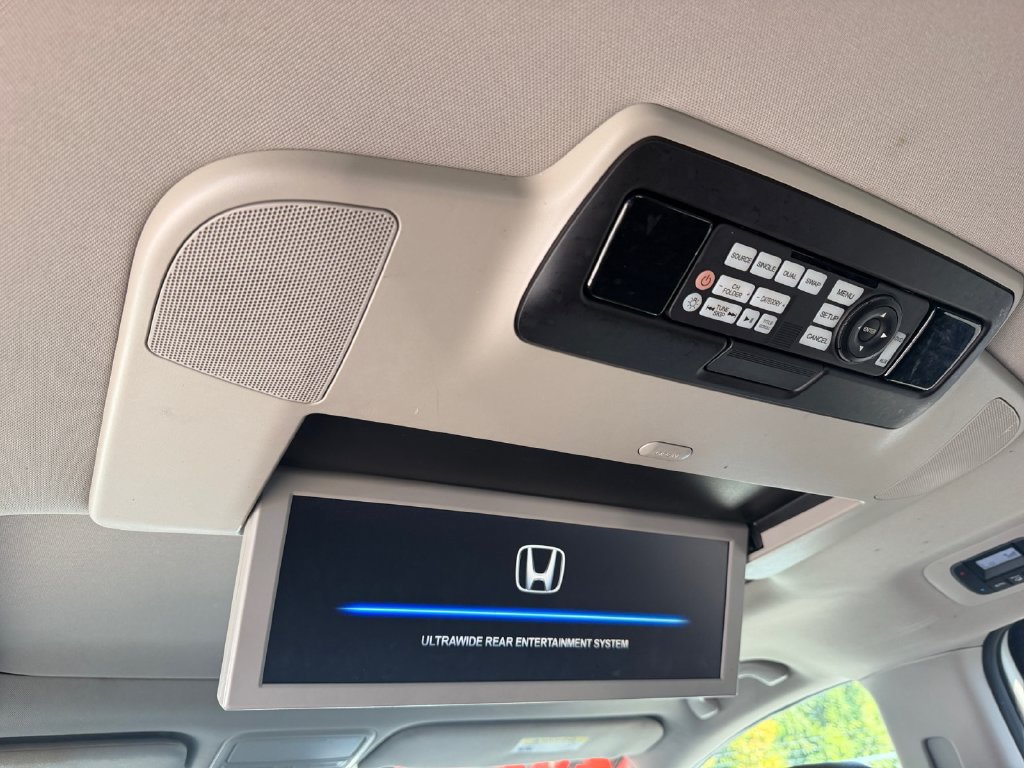 Used 2016 Honda Odyssey Touring Elite image 18
