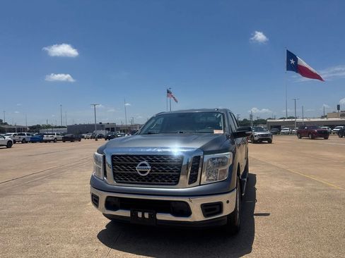 Used 2018 Nissan Titan SV w/ SV Convenience Package RWD image 6