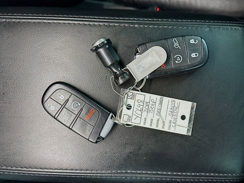 Used 2019 Jeep Grand Cherokee Limited image 35