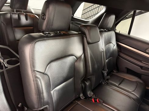 Used 2018 Ford Explorer XLT w/ Equipment Group 202A AWD/4WD image 24