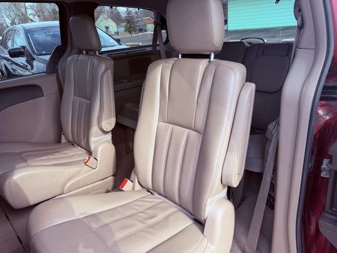 Used 2015 Chrysler Town & Country Touring-L w/ Driver Convenience Group image 32
