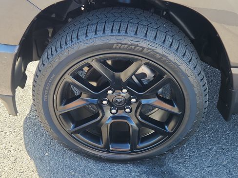 Used 2024 RAM 1500 Laramie AWD/4WD image 7