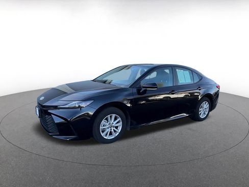 Used 2025 Toyota Camry LE image 8