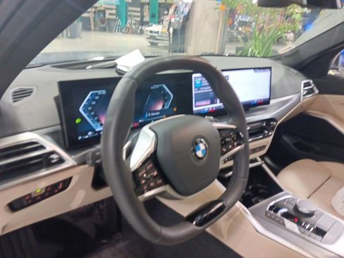 Used 2025 BMW 330i xDrive Sedan w/ Premium Package AWD/4WD image 21
