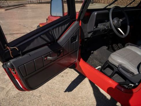Used 1993 Jeep Wrangler S image 18