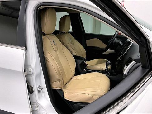 Used 2017 Jeep Cherokee Limited w/ Luxury Group image 10