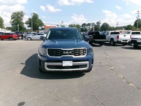 Used 2025 Kia Telluride S FWD image 3