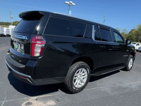 Used 2022 Chevrolet Suburban LT image 8
