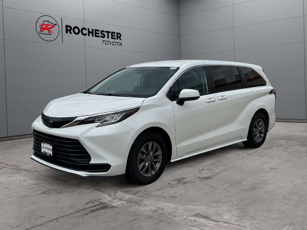 Used 2023 Toyota Sienna LE AWD/4WD image 7