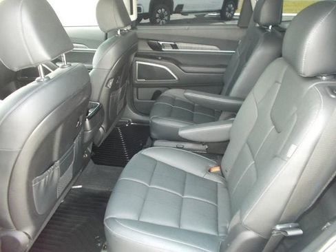 Used 2023 Kia Telluride EX w/ EX Captain's Chair Package image 14