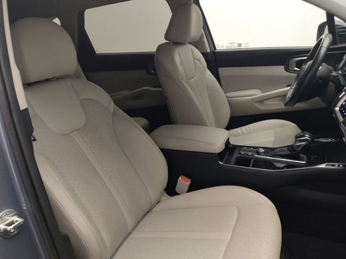 Used 2023 Kia Sorento S image 21
