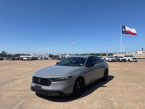 Used 2023 Honda Accord Sport image 9