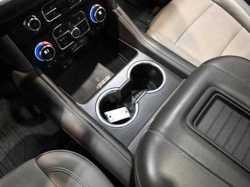 Used 2021 GMC Yukon XL SLT w/ SLT Premium Package image 19