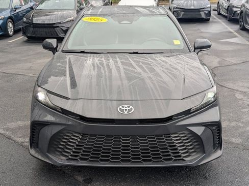 Used 2025 Toyota Camry SE image 2