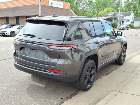 Used 2023 Jeep Grand Cherokee Altitude AWD/4WD image 6