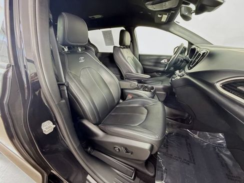 Used 2020 Chrysler Pacifica Touring-L w/ Advanced Safetytec Group AWD/4WD image 29