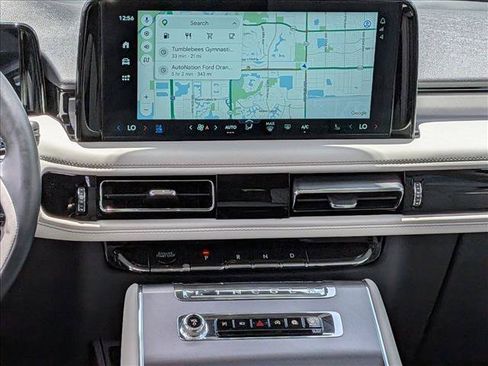 Used 2025 Lincoln Aviator 2WD image 14