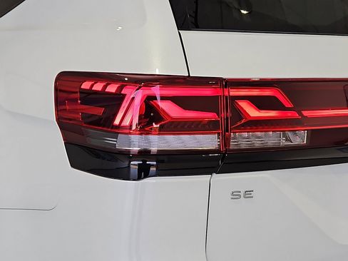 New 2026 Volkswagen Atlas Peak Edition AWD/4WD image 9