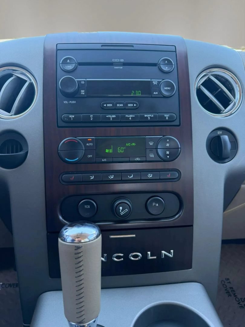 Used 2006 Lincoln Mark LT 2WD image 24