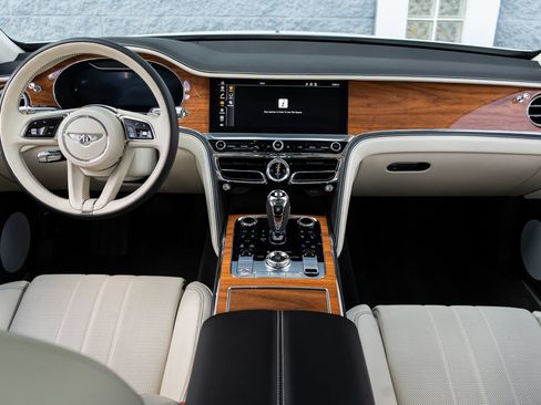 Certified 2023 Bentley Flying Spur V8 AWD/4WD image 4