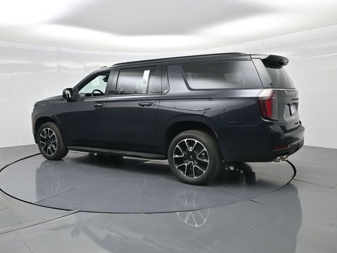 Used 2025 Chevrolet Suburban RST image 5