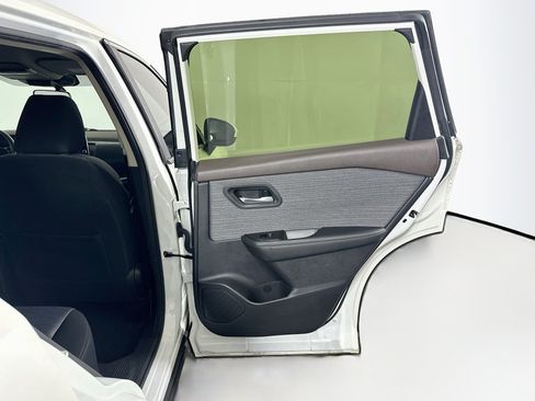 Used 2023 Nissan Rogue SV FWD image 28