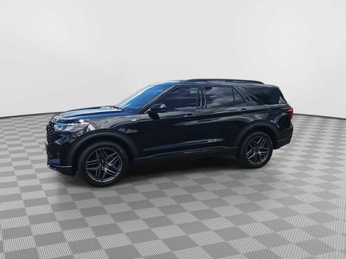 Used 2025 Ford Explorer ST-Line w/ ST-Line Street Pack AWD/4WD image 4