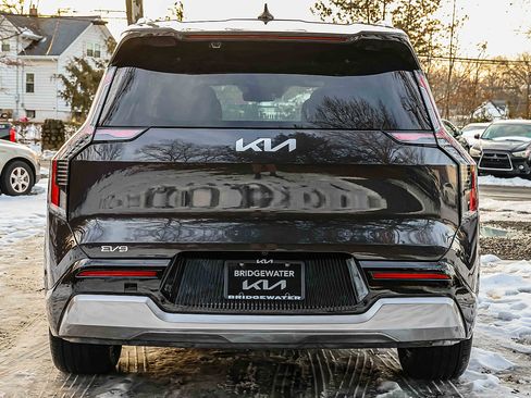 Certified 2024 Kia EV9 Land image 5