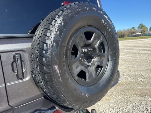 Used 2020 Jeep Wrangler Unlimited Sahara image 13