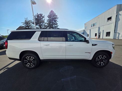 Used 2021 GMC Yukon XL AT4 w/ AT4 Premium Package AWD/4WD image 4