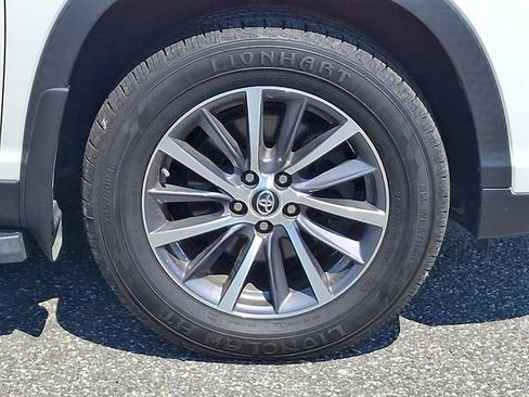 Used 2019 Toyota Highlander XLE FWD image 27
