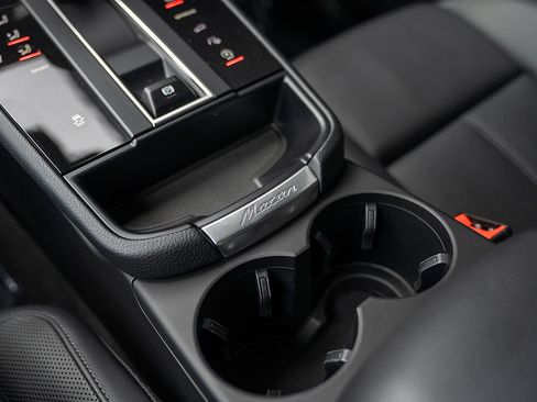 Certified 2025 Porsche Macan image 15