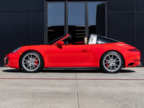 Certified 2019 Porsche 911 Targa 4S image 2