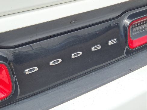 Used 2021 Dodge Challenger SXT w/ Driver Convenience Group RWD image 11