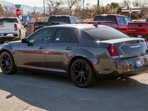 Used 2019 Chrysler 300 Touring w/ Sport Appearance Package image 7