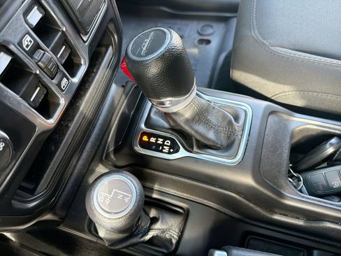 Used 2023 Jeep Gladiator Sport AWD/4WD image 21