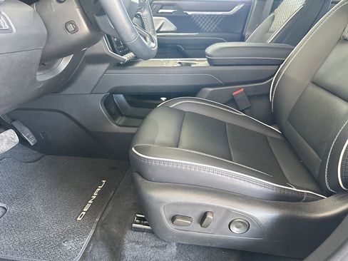 Certified 2025 GMC Acadia Denali w/ Super Cruise Package image 18