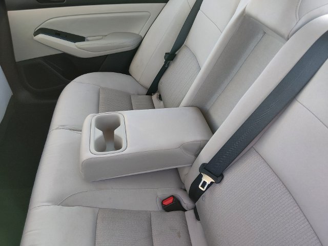 Used 2025 Nissan Altima 2.5 SV FWD image 13