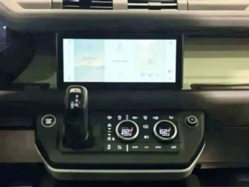 Used 2020 Land Rover Defender 110 SE image 21