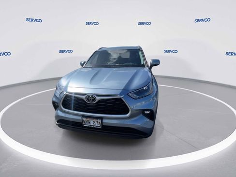 Used 2023 Toyota Highlander XLE image 3