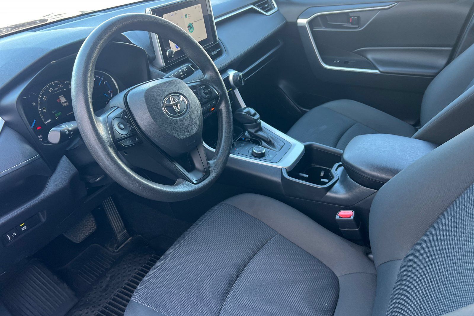 Used 2024 Toyota RAV4 LE AWD/4WD image 7