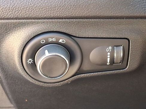 Used 2018 Jeep Compass Sport image 27